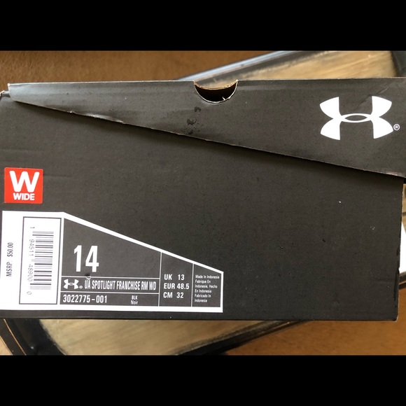 Football cleats - Picture 3 of 3